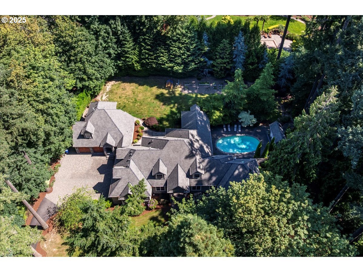 Property Photo:  1261 SW Underhill Rd  OR 97219 