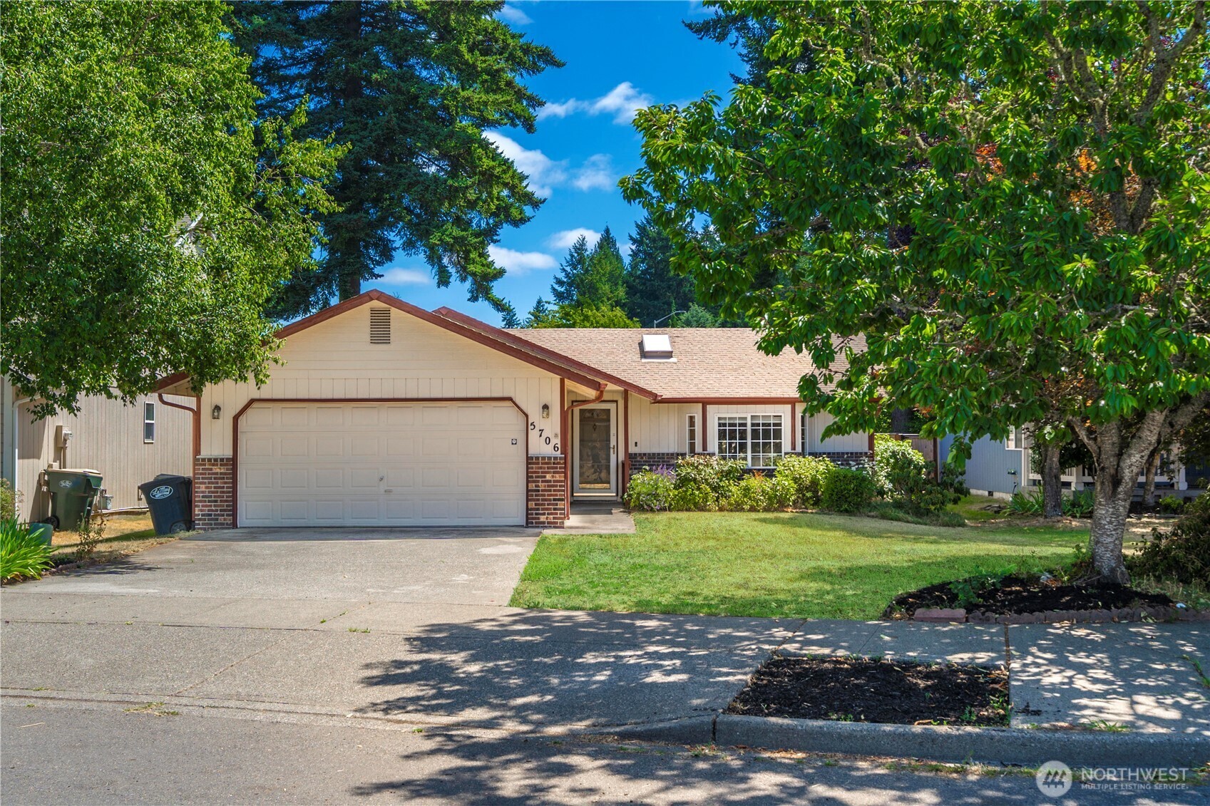 Property Photo:  5706  58th Court SE  WA 98513 