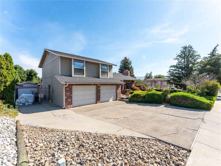 Property Photo:  901  Willis Street  WA 98801 