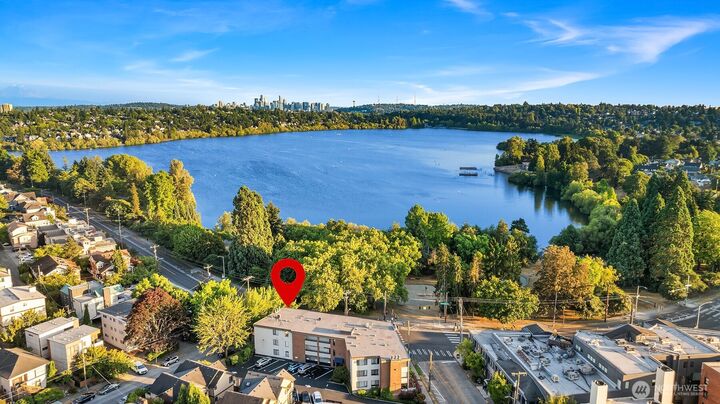 Property Photo: 7850 E Green Lake Drive N 301 WA 98103