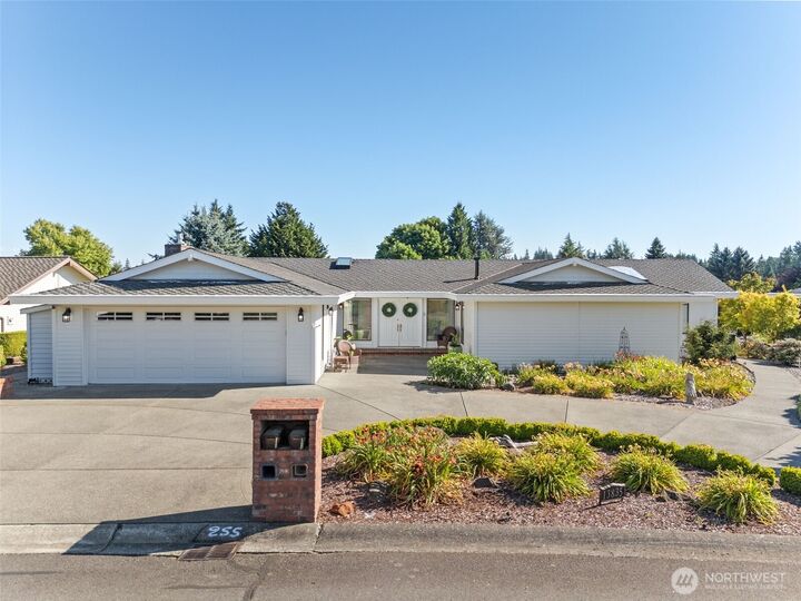 Property Photo: 13835 SE 241st Street WA 98042
