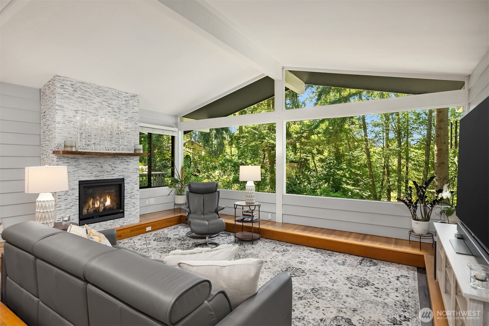 Property Photo: 11925 Manzanita Lane NE WA 98110