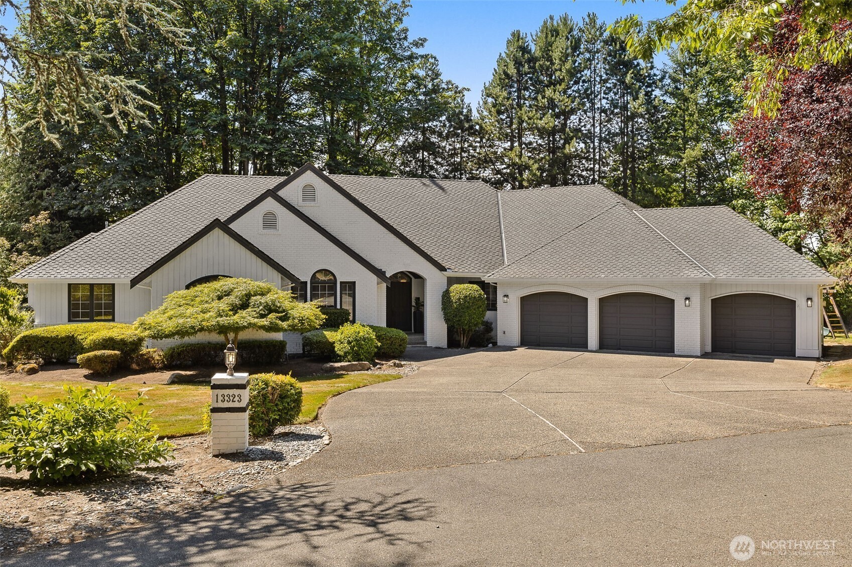 13323  211st Place NE  Woodinville WA 98077 photo