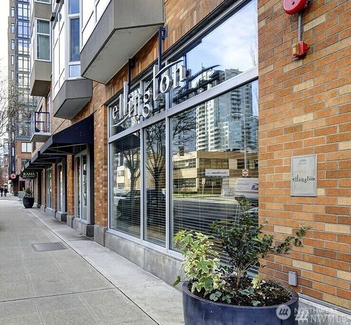 Property Photo:  2801  1st Avenue 807  WA 98121 