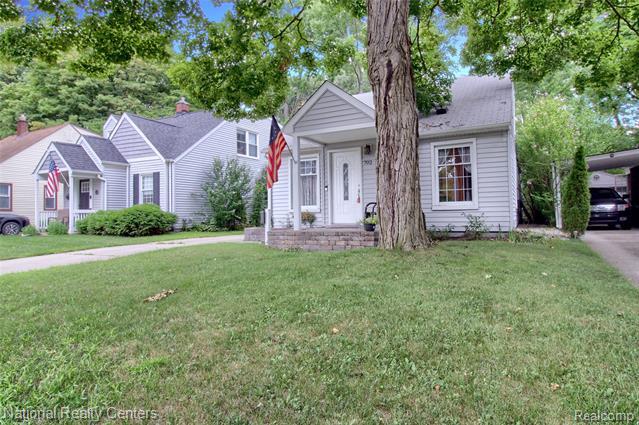Property Photo:  702 Royal Avenue  MI 48073 