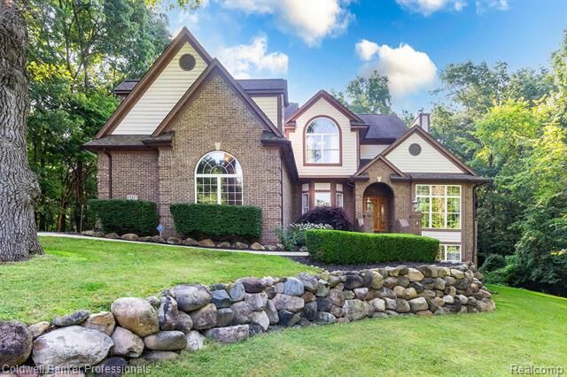 Property Photo:  15317 Oak Hollow Drive  MI 48442 