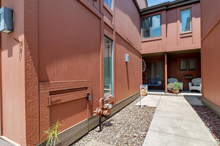 Property Photo: 1441 N Rock Rd #2403 KS 67206-1248
