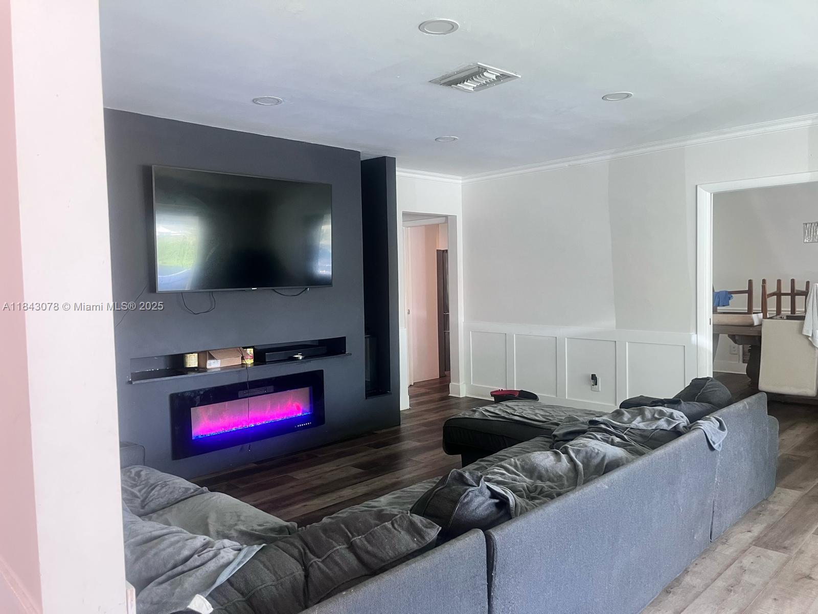 Property Photo:  4816 Polk St  FL 33021 