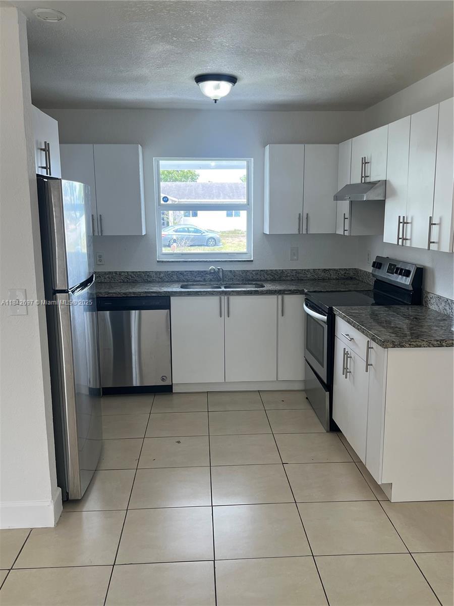 Property Photo: 25811 SW 132nd Ave FL 33032