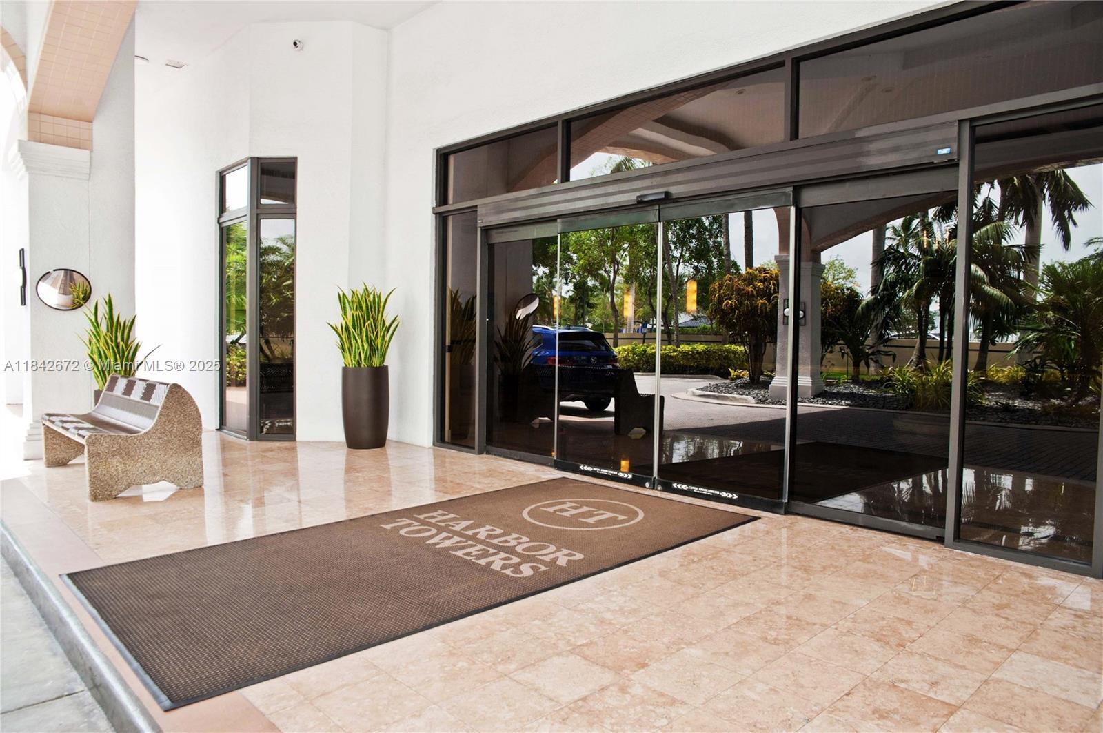 Property Photo: 3600 Yacht Club Dr 402 FL 33180