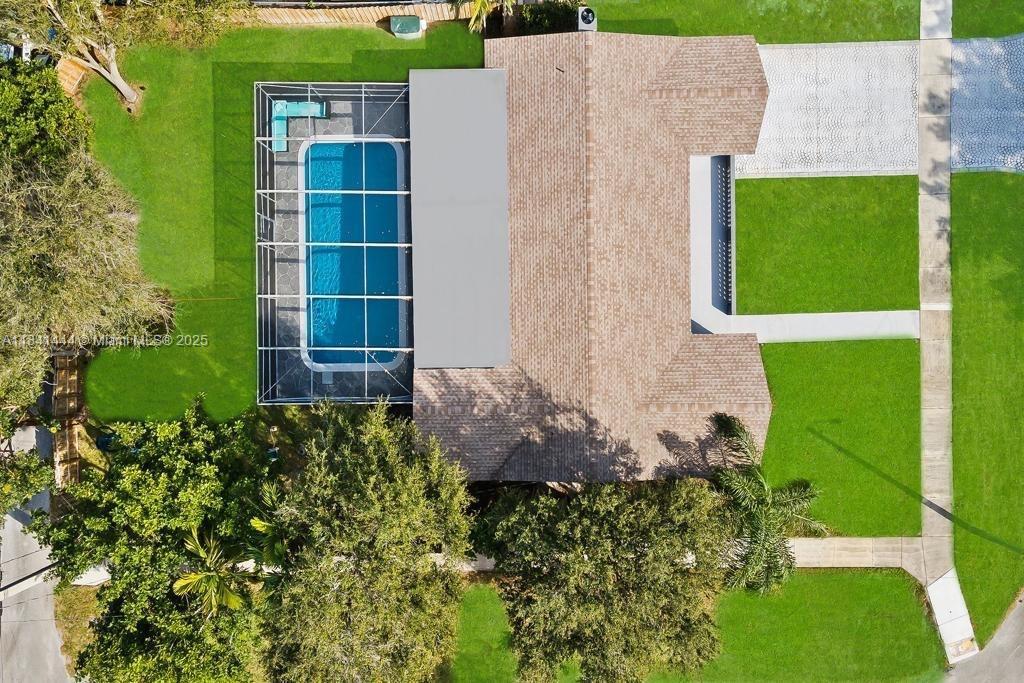 Property Photo:  3719 W Park Rd  FL 33021 