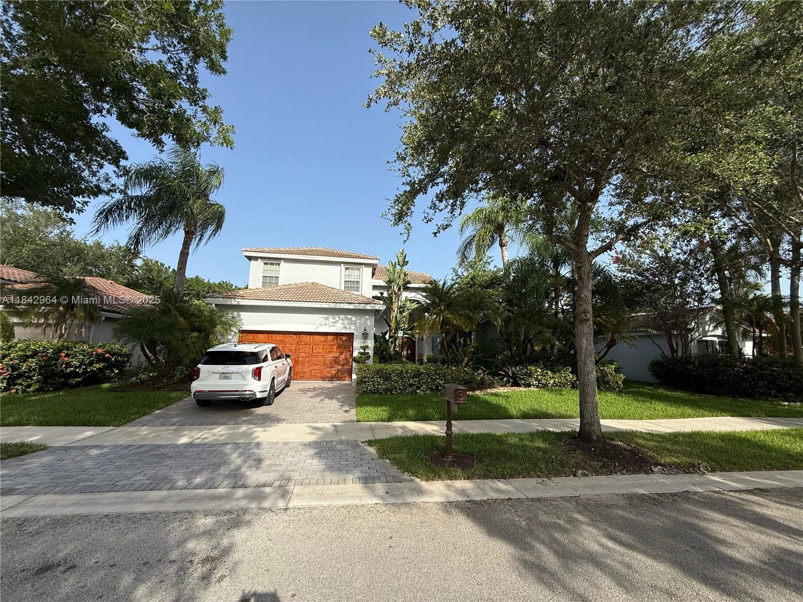 Property Photo:  260 Montclaire Dr  FL 33326 