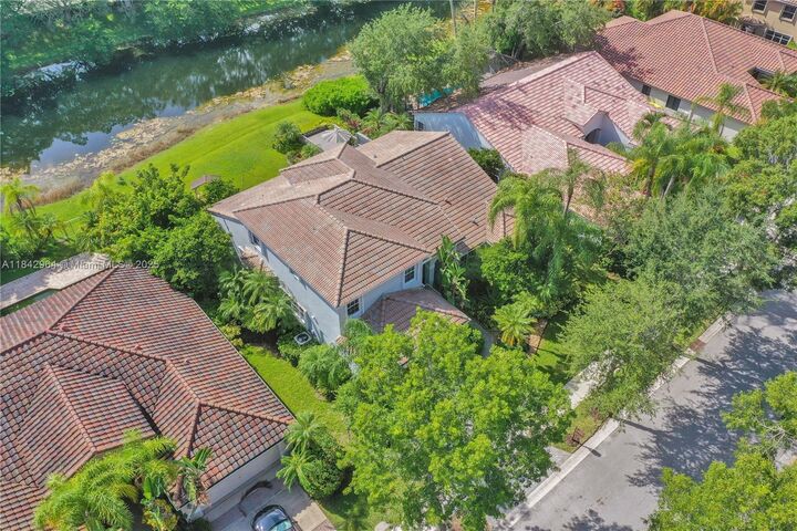 Property Photo: 260 Montclaire Dr FL 33326