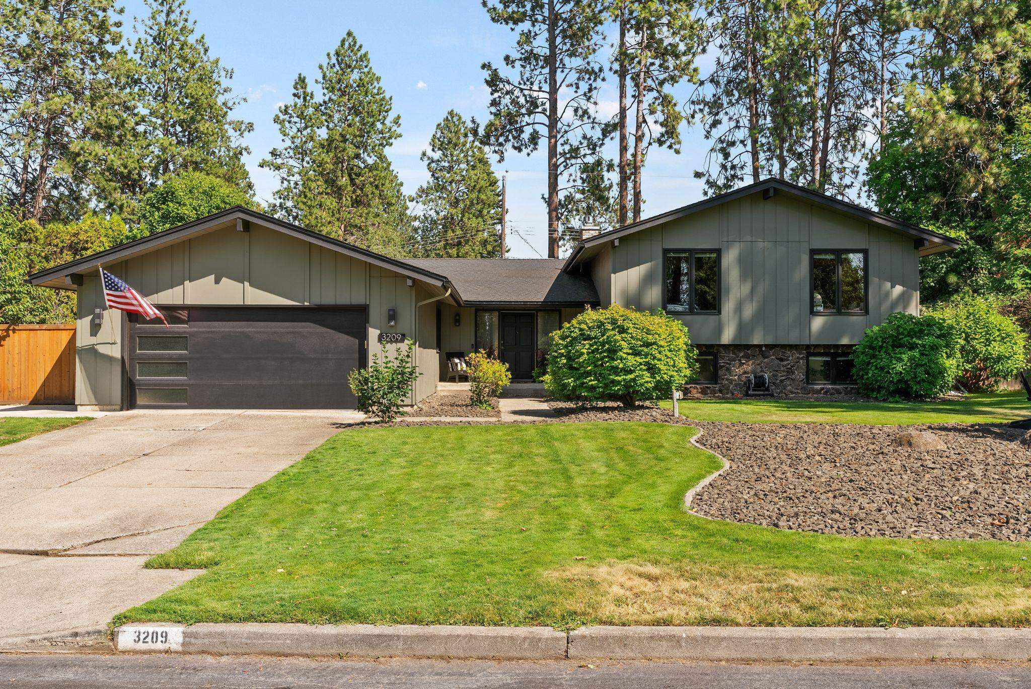 Property Photo: 3209 S Howard St WA 99203
