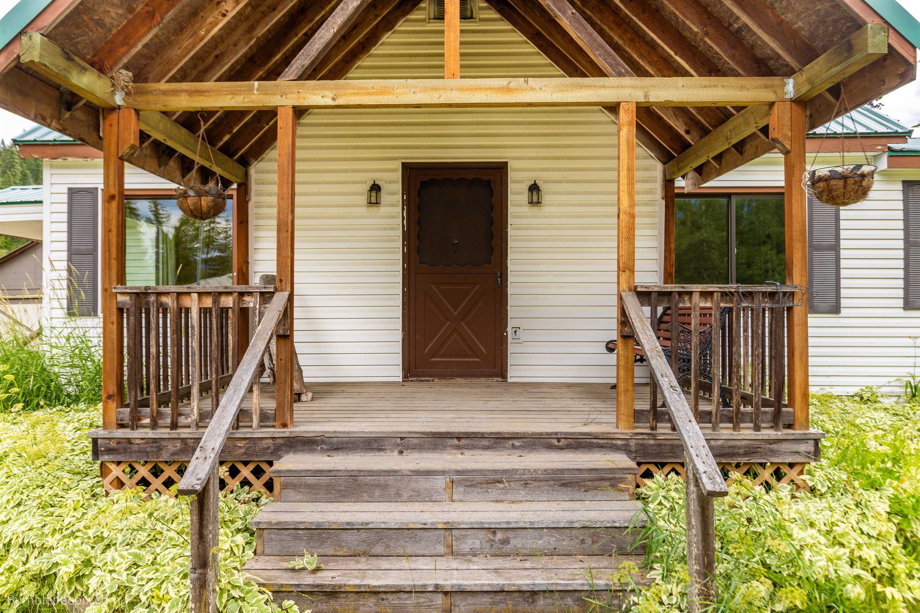 Property Photo: 16682 Wa-31 Hwy WA 99153