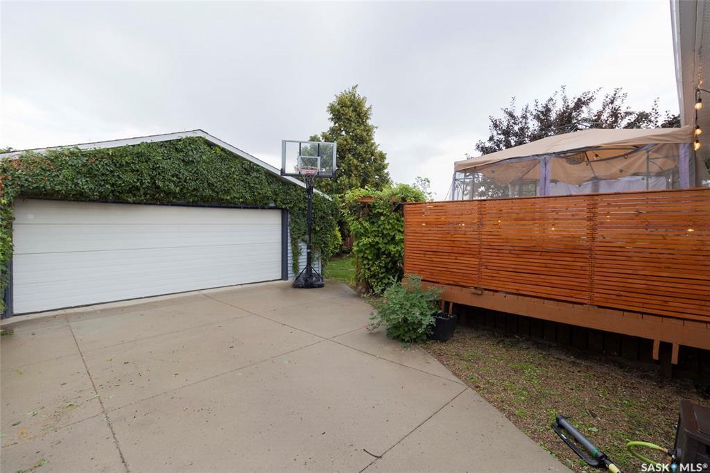 Property Photo: 237 Guelph Crescent SK S7H 4P9