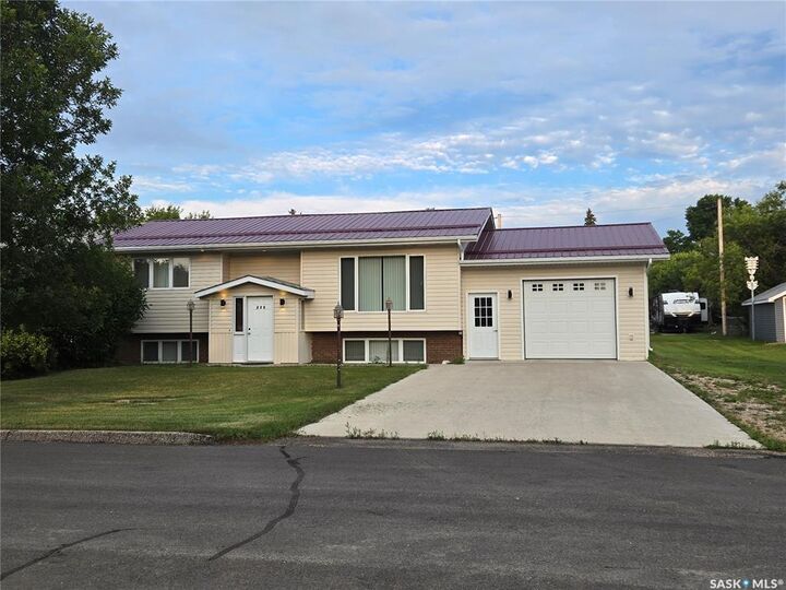 215 Heward Street  Stoughton SK S0G 4T0 photo