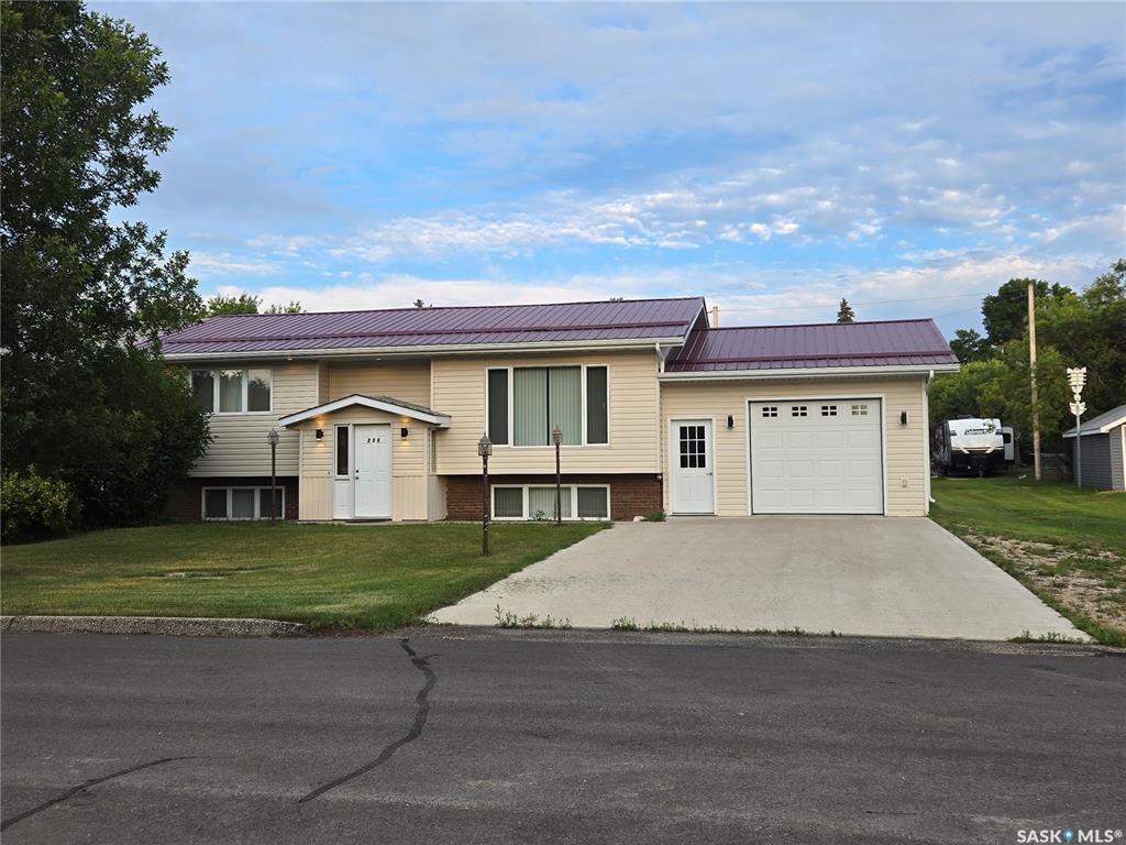 Property Photo: 215 Heward Street SK S0G 4T0