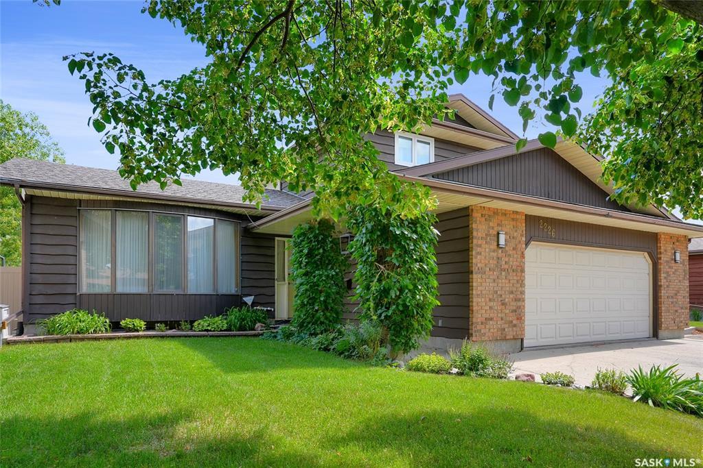 2226 Hanover Crescent E  Regina SK S4V 0Z6 photo