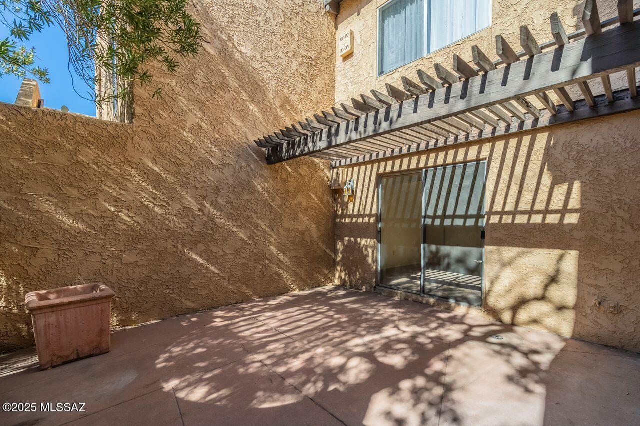 Property Photo: 526 N Dodge Boulevard AZ 85716