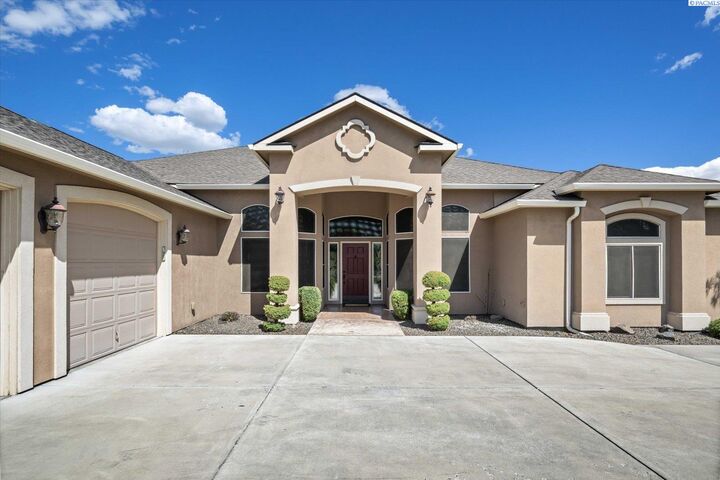 Property Photo: 326 Rachel Rd WA 99338-8316