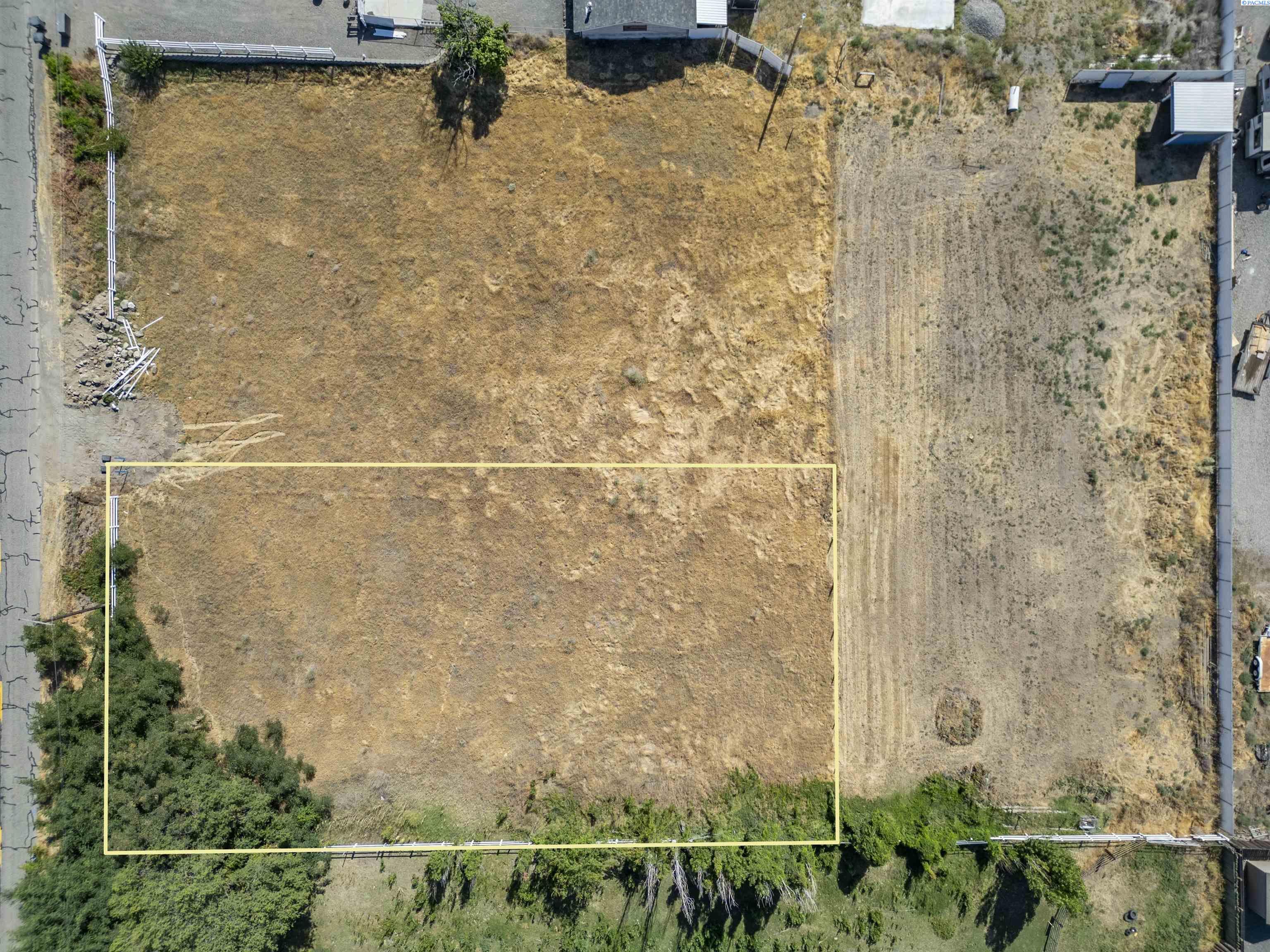 Property Photo: 4028 W Argent Place WA 99301
