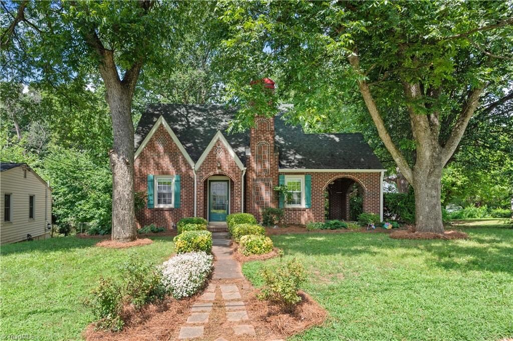 Property Photo:  800 Brent Street  NC 27103 