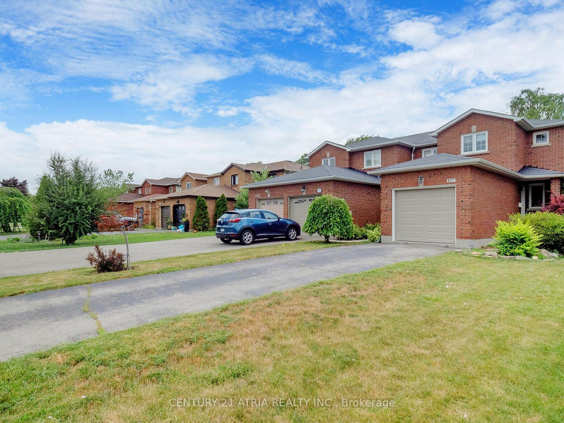 Property Photo: 1366 Treeland Street ON L7R 4P4