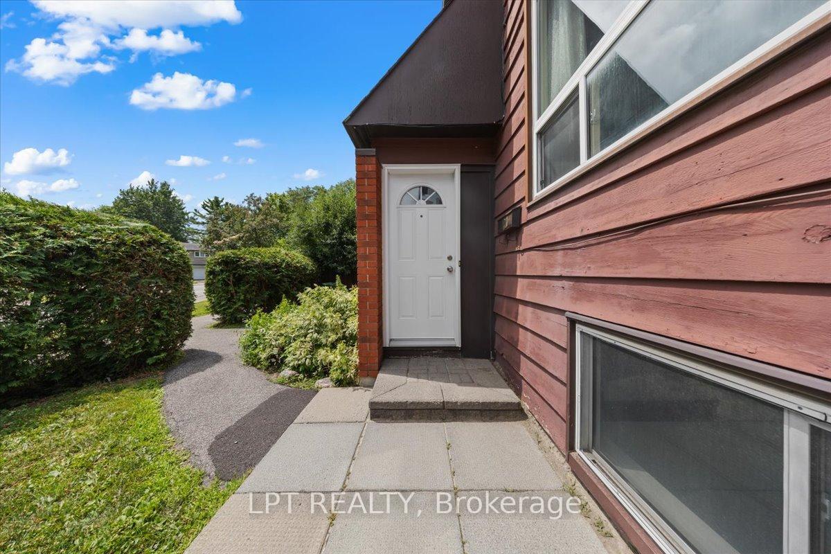 Property Photo:  9F Banner Road F  ON K2H 8T3 