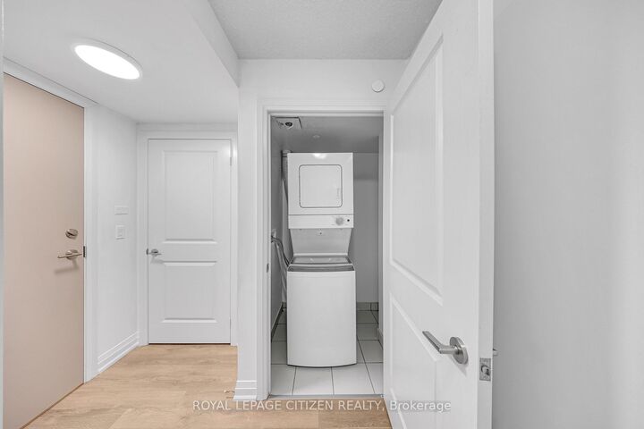 Property Photo: 20 Meadowglen Place 632 ON M1H 2Y5