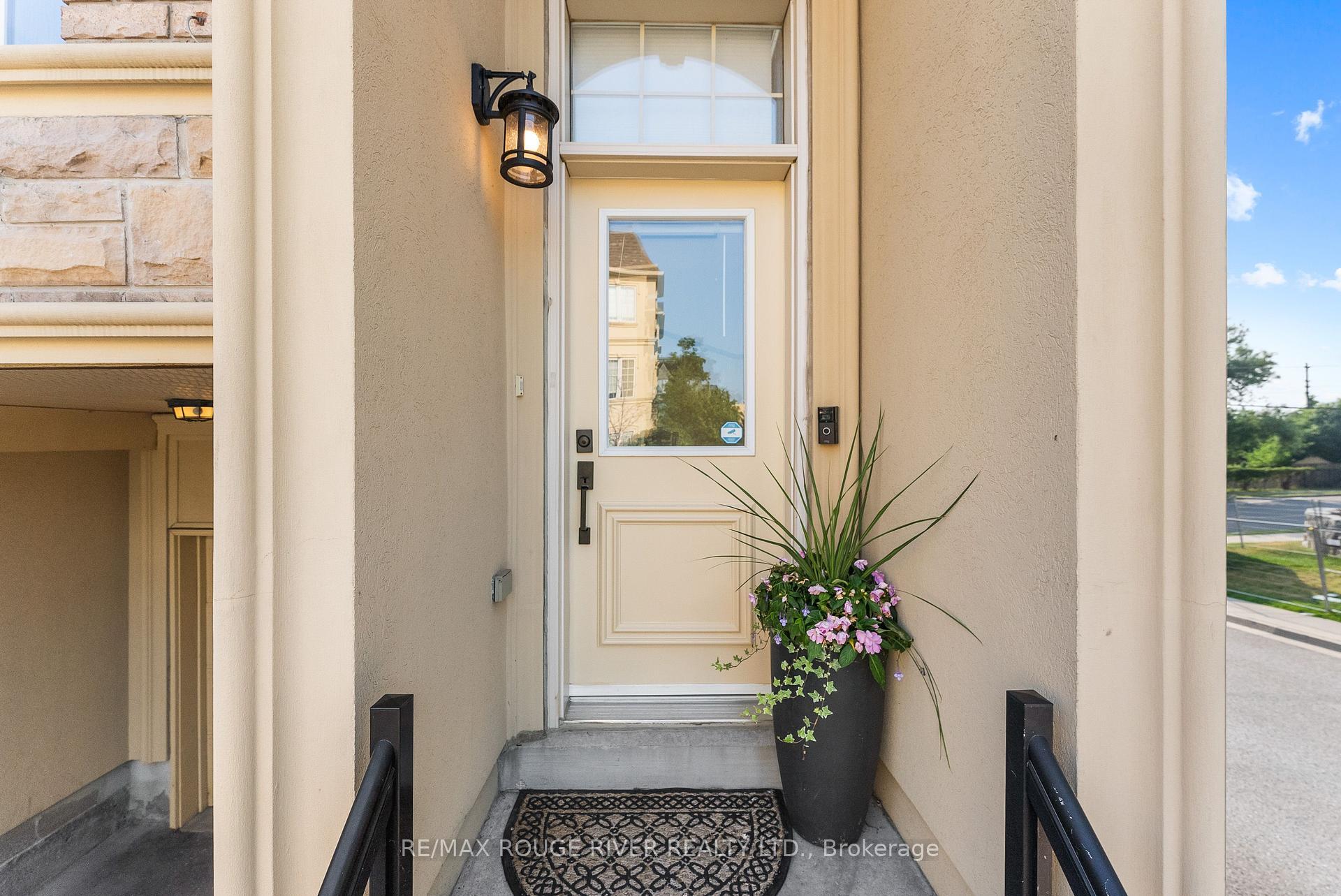 Property Photo:  1250 St Martins Drive 1  ON L1W 0A2 