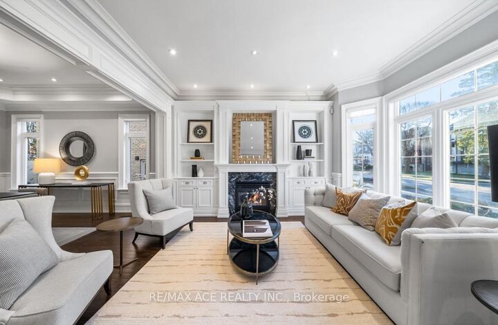 Photo de la propriété: 133 Park Home Avenue ON M2N 1W7
