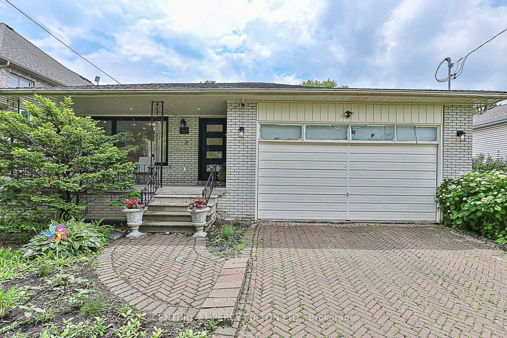 Photo de la propriété: 168 Ruggles Avenue ON L4C 1Y4