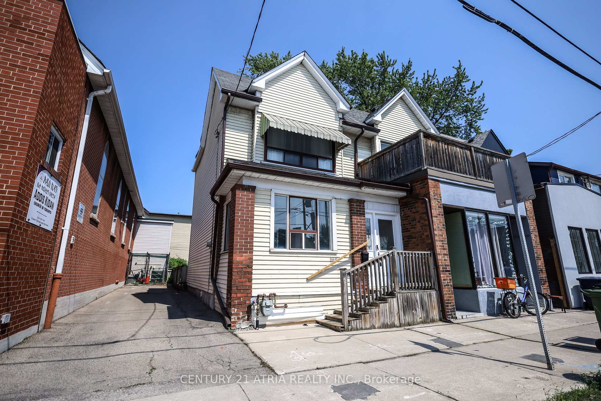 Property Photo:  869 Pape Avenue E  ON M4K 3T7 