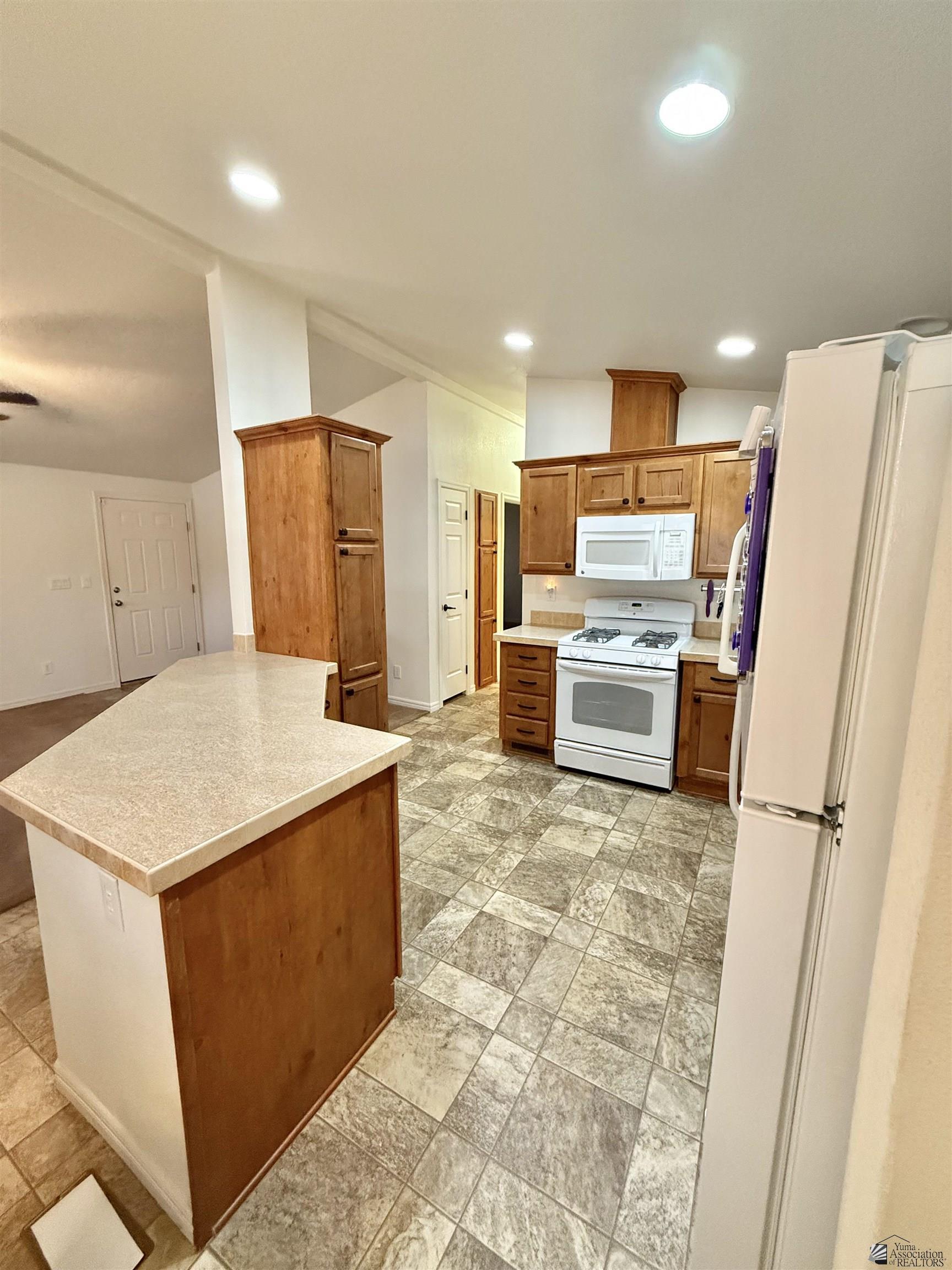Property Photo: 1621 W Hall St AZ 85901
