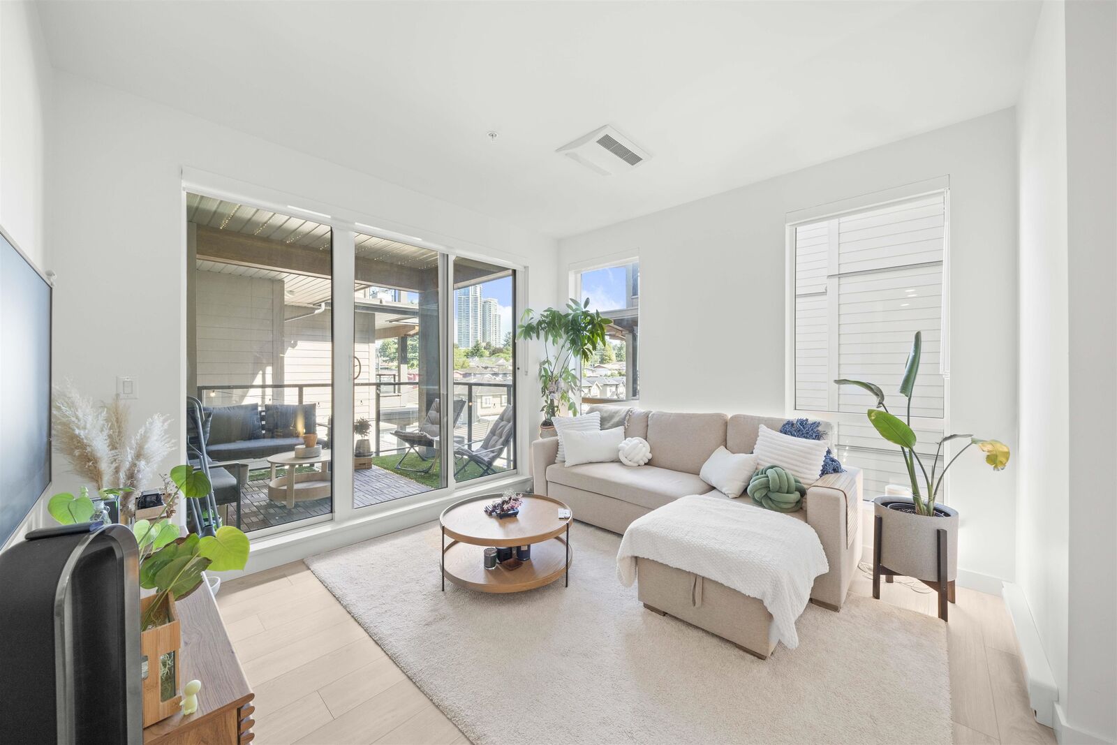 Photo de la propriété: 7588 16th Street 422 BC V3N 0H8