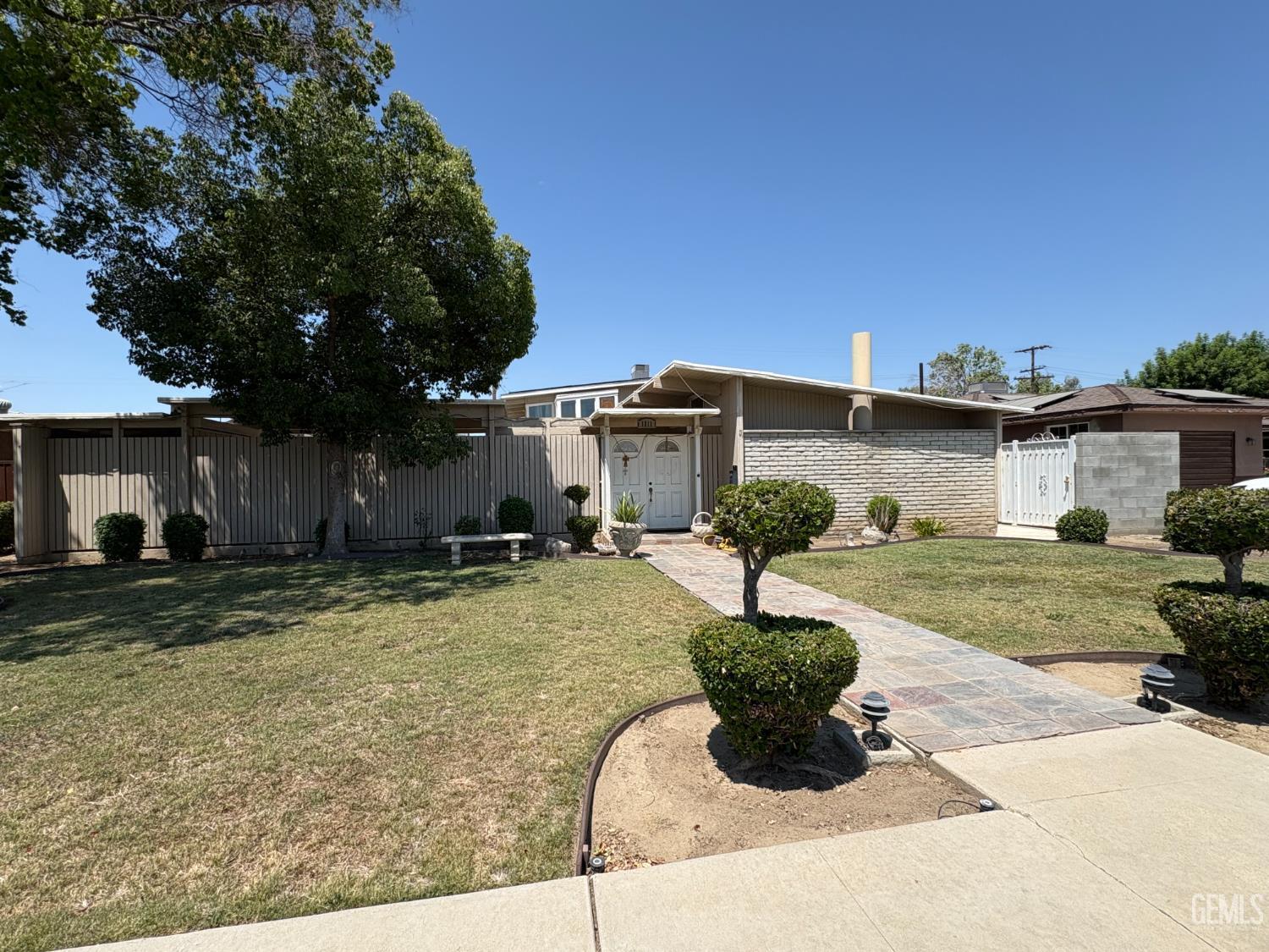 Property Photo:  1313 Quincy Street  CA 93215 