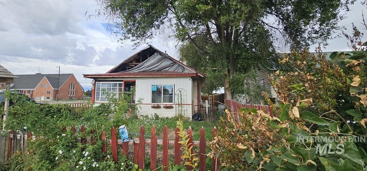 Property Photo:  267 SW 6th St  OR 97914 