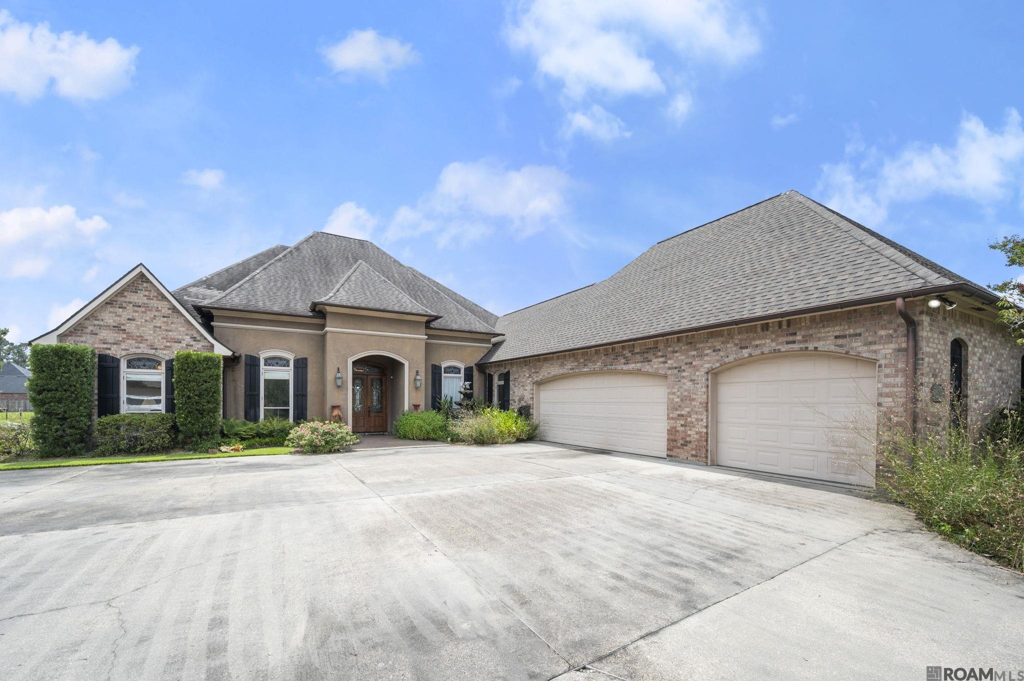 Property Photo:  6919 Lagoon Ct  LA 70739 
