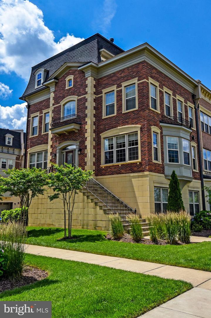 Property Photo: 810 Fair Winds Way MD 20745