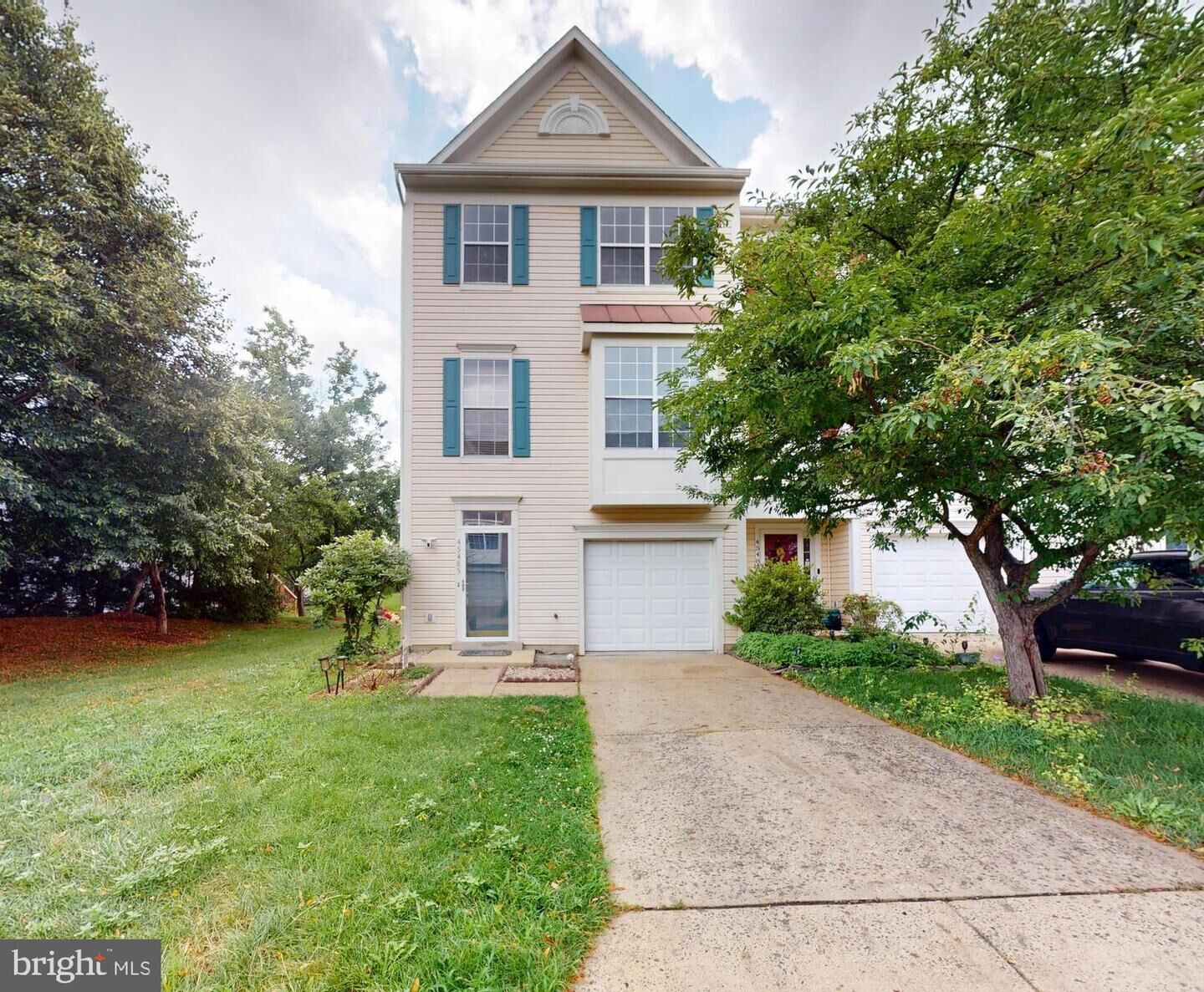 Property Photo: 45485 Baggett Terrace VA 20166