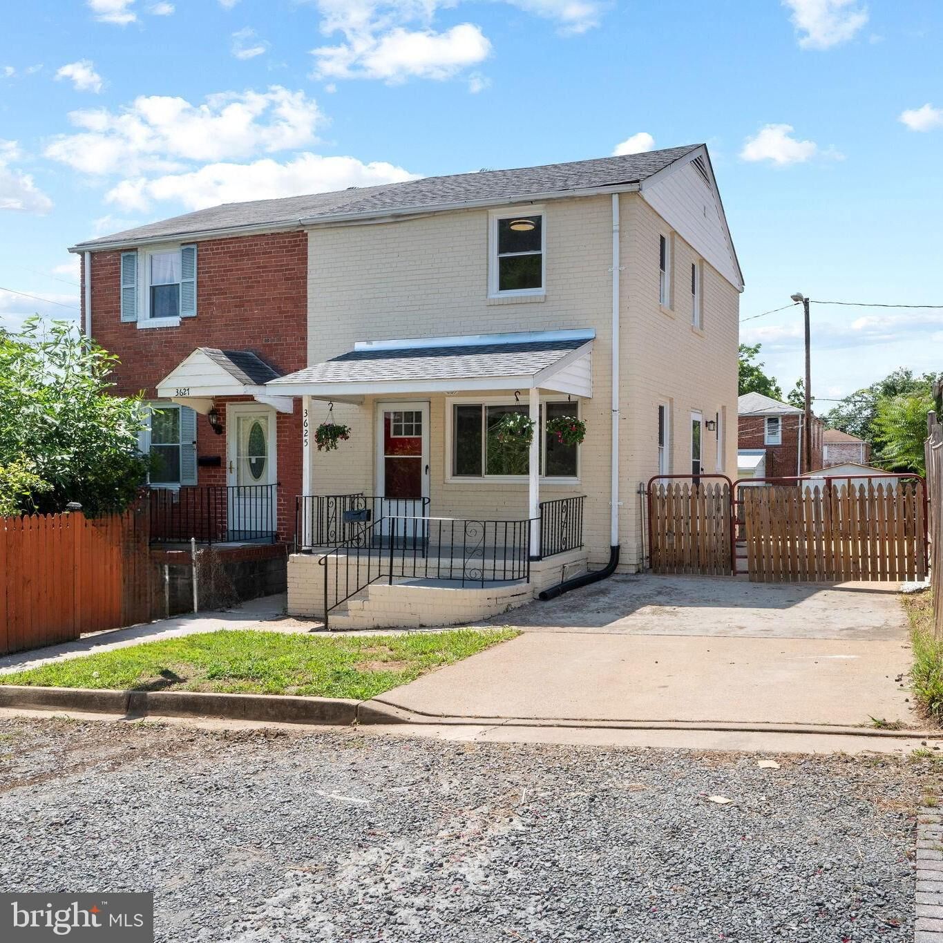 Property Photo: 3625 S Four Mile Run Drive VA 22206