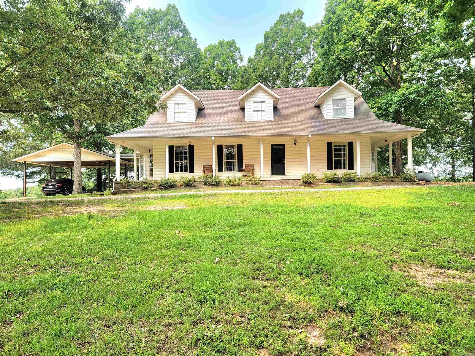 Property Photo:  