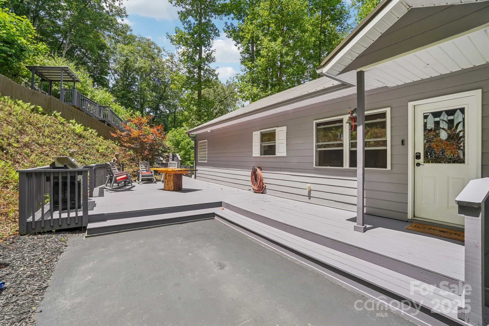 Property Photo:  7 Higel Lane  NC 28751 