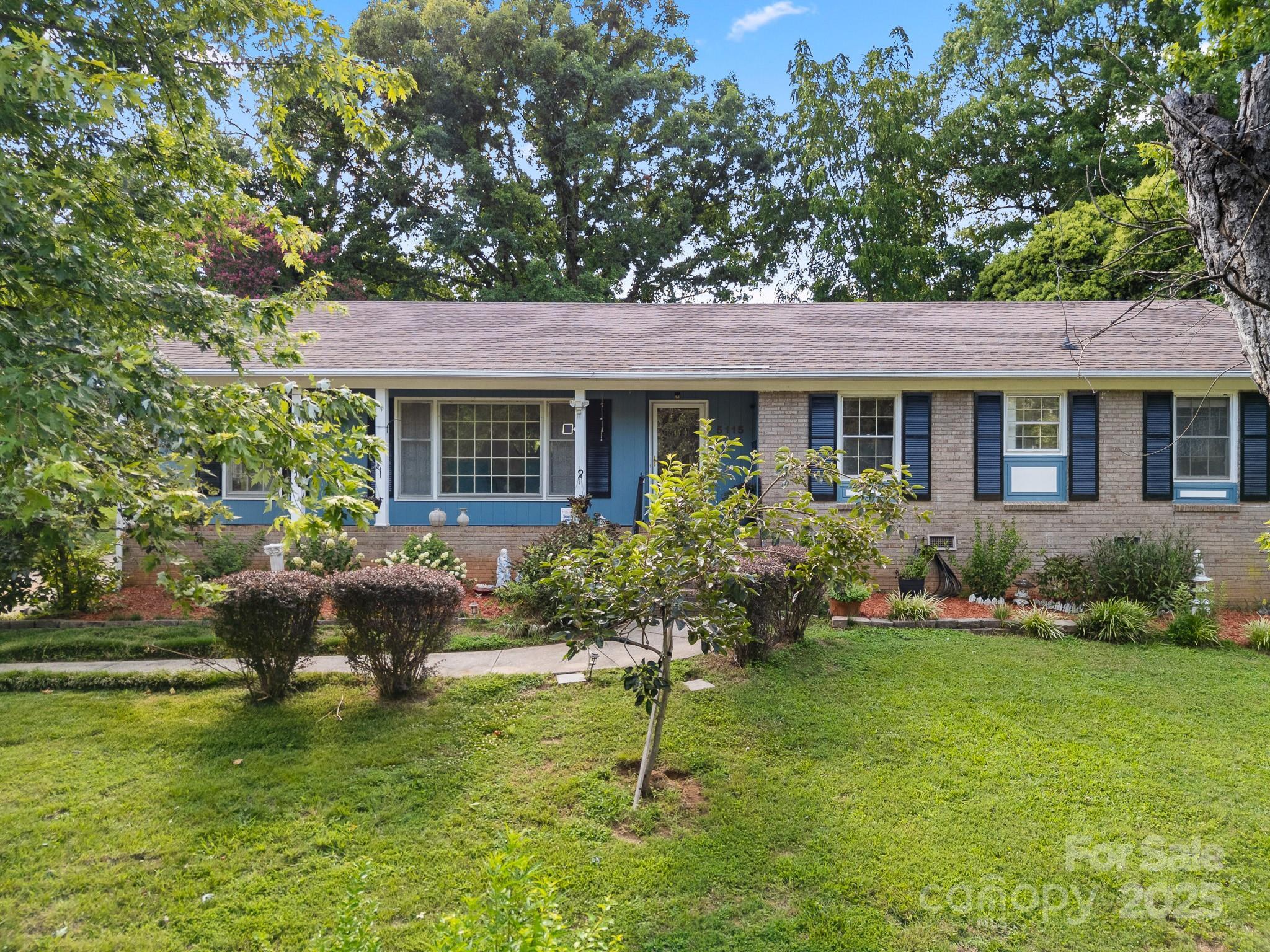 5115 Carriage Drive Circle  Charlotte NC 28205 photo