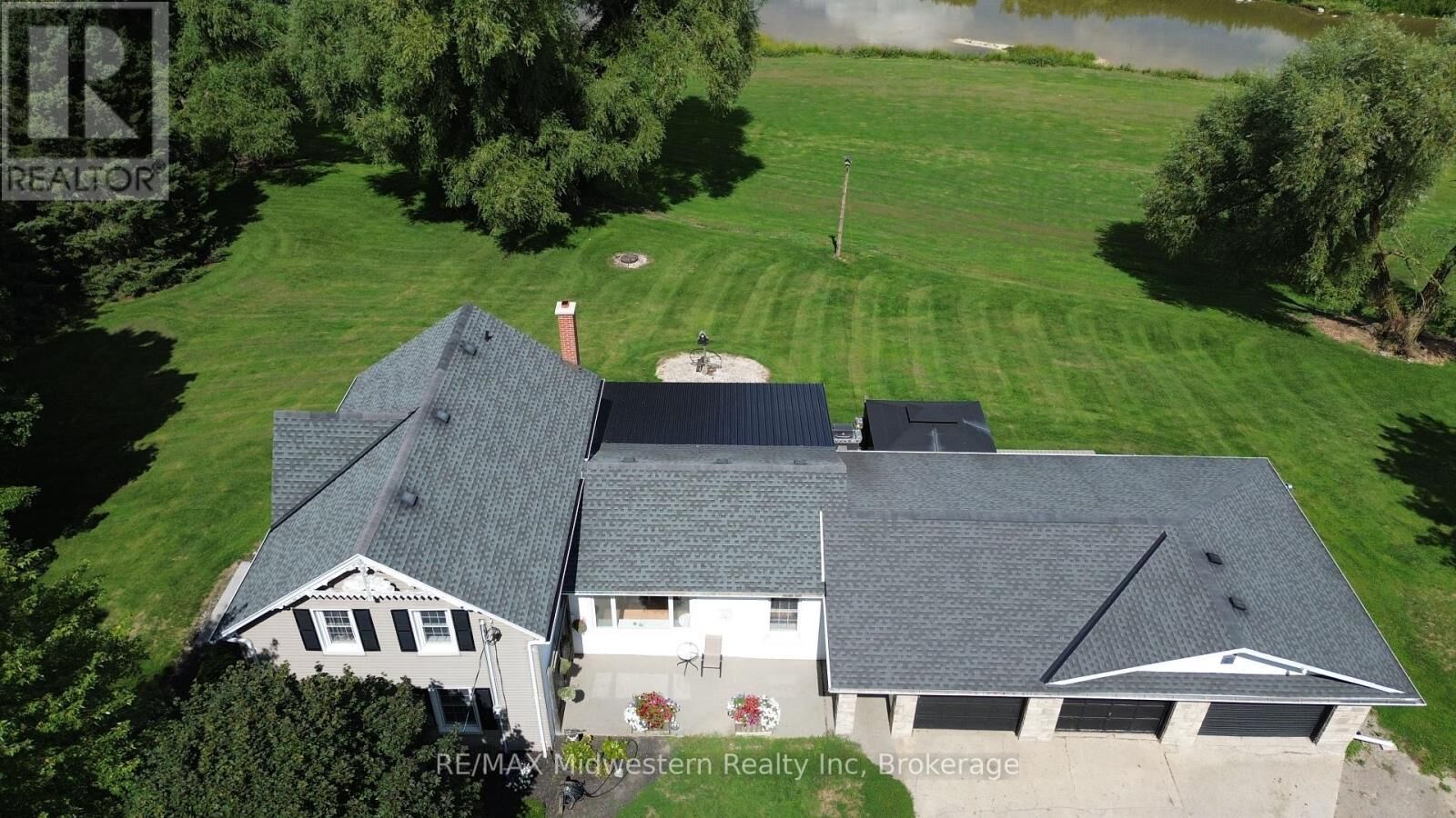 Property Photo: 2081 John Street East ON N0G 1X0