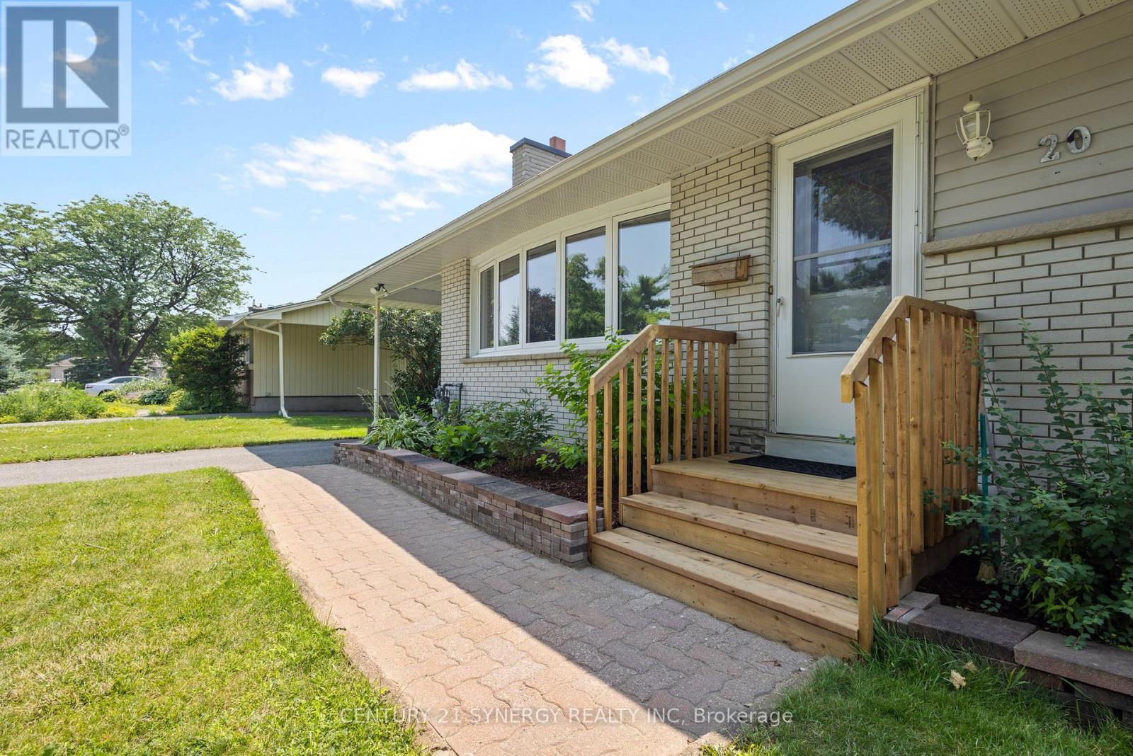 Property Photo: 20 Parkside Crescent ON K2G 3B5