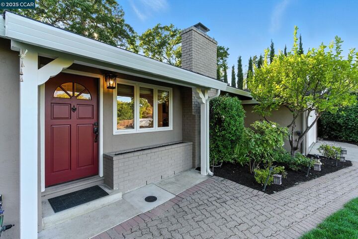 Property Photo:  15 Ardmore Ct  CA 94523 