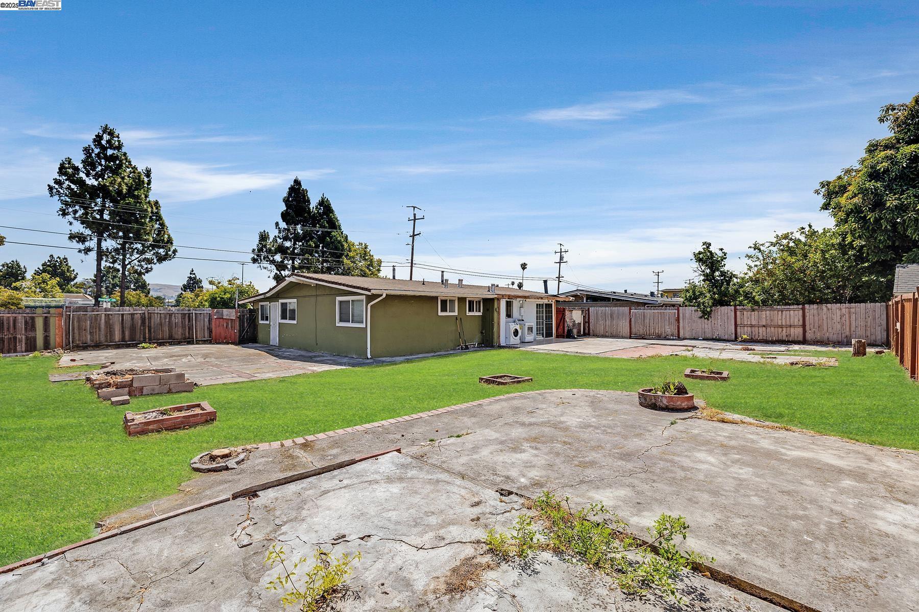 Property Photo: 27629 Pompano Ave CA 94544