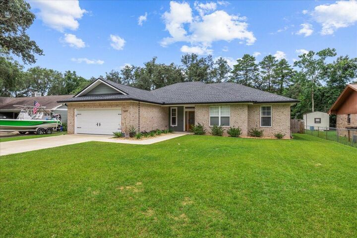 Property Photo: 509 Nelson Point Road Road FL 32578